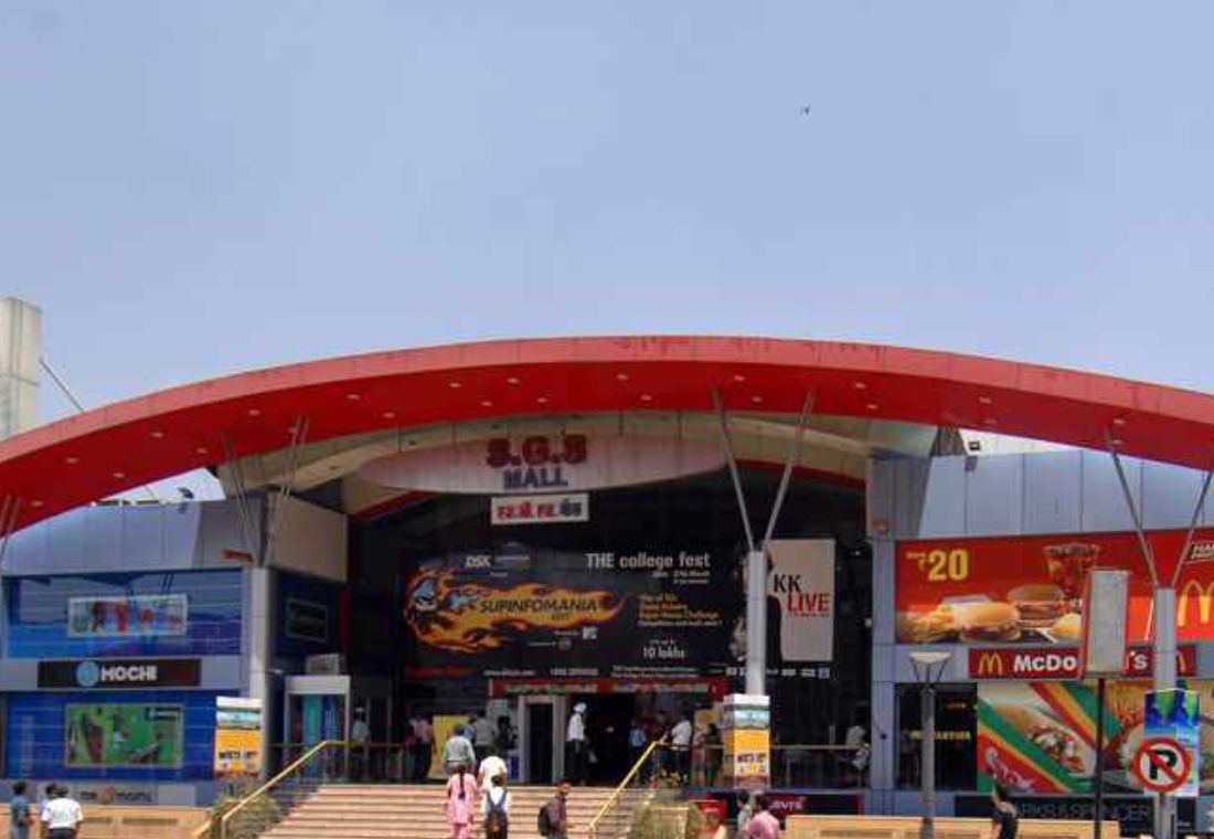 Popular retail mall under sanjay kakade property